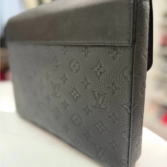 Louis Vuitton Monogram Taurillon Pochette Steamer - Picture 6 of 13